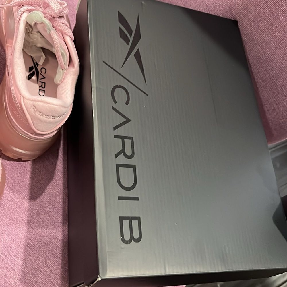 Cardi b Reebok - Picture 9 of 9